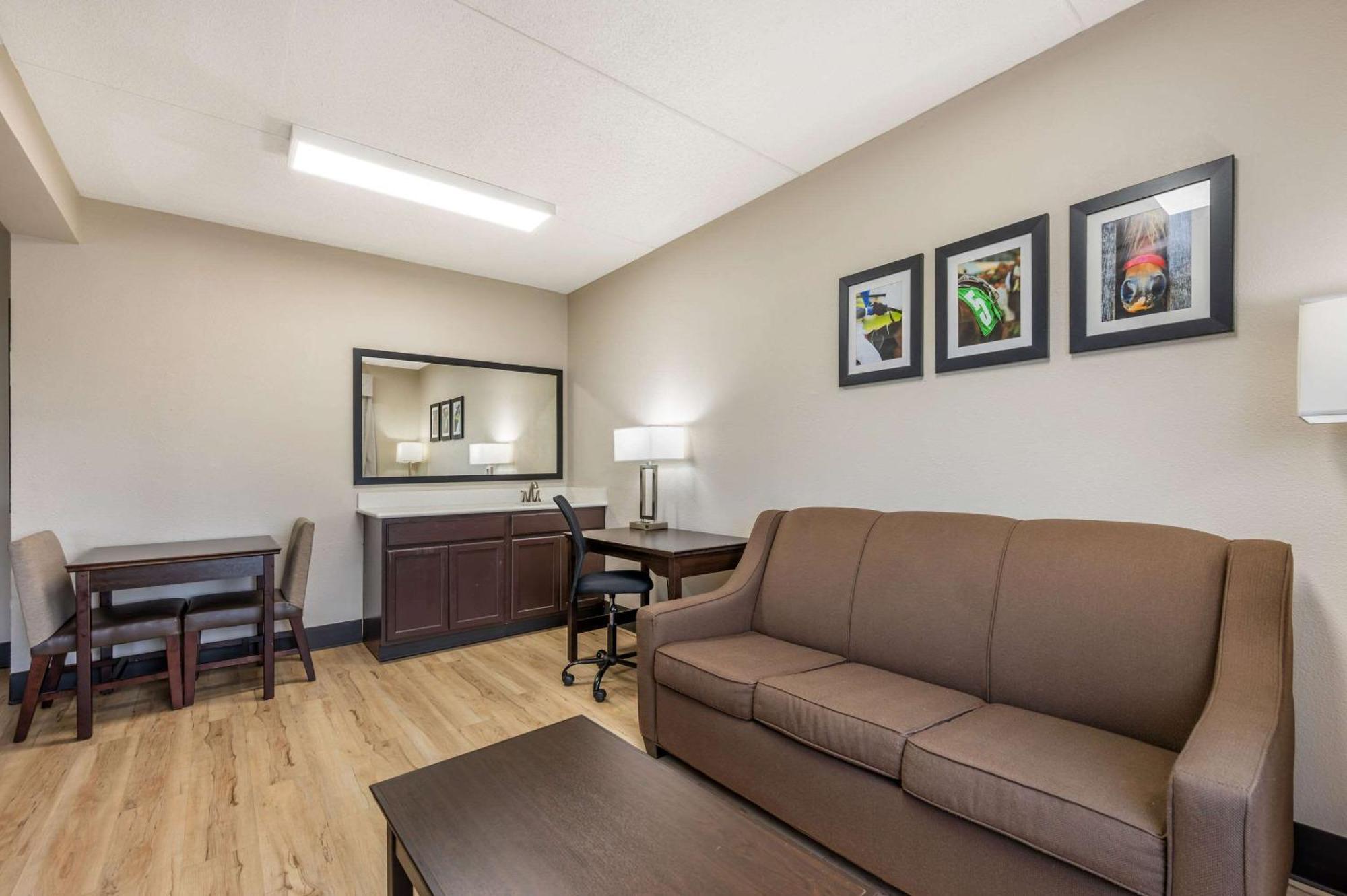 Clarion Pointe Louisville East Экстерьер фото