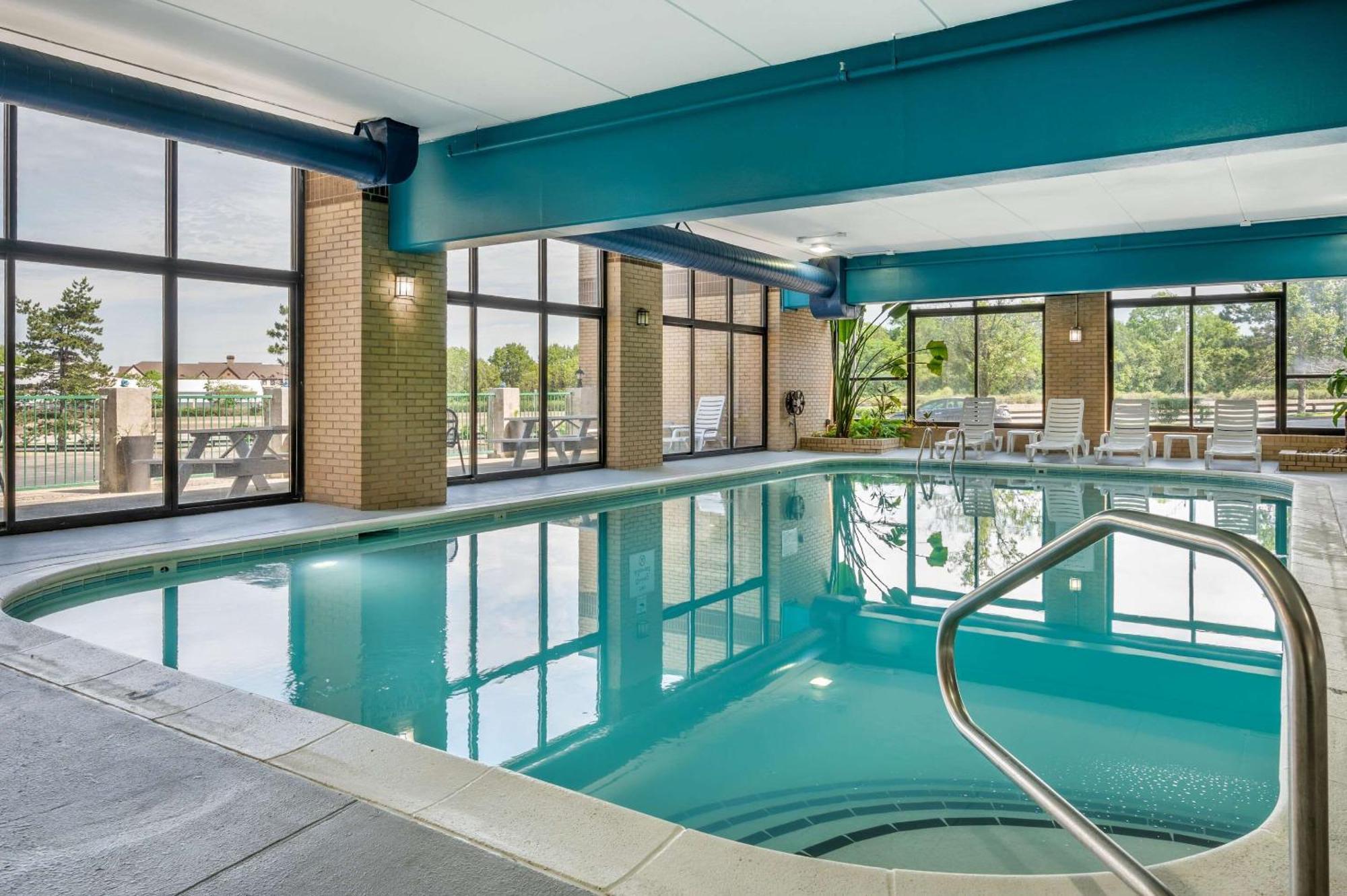 Clarion Pointe Louisville East Экстерьер фото