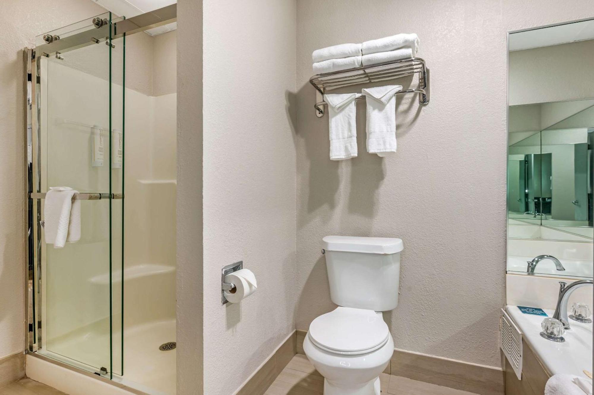 Clarion Pointe Louisville East Экстерьер фото