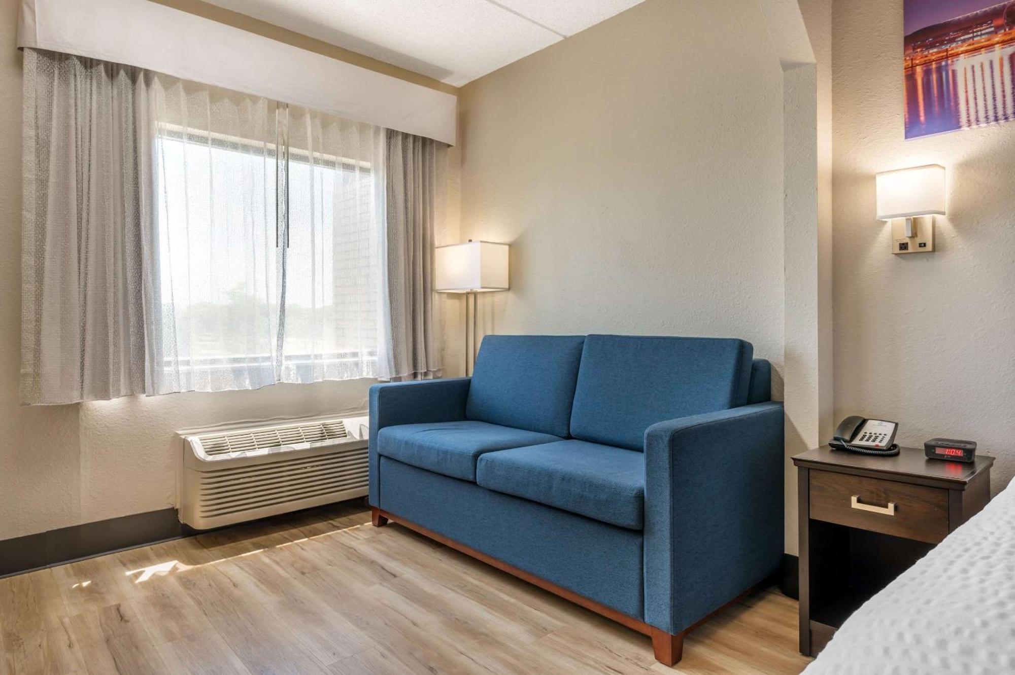 Clarion Pointe Louisville East Экстерьер фото