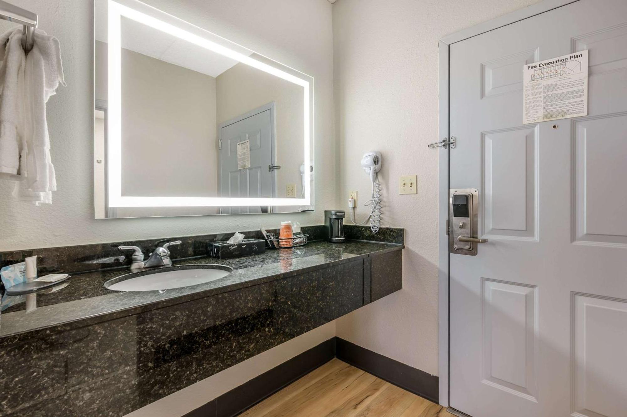 Clarion Pointe Louisville East Экстерьер фото